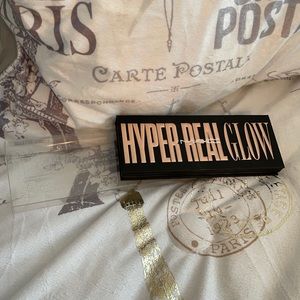 MAC hyper real glow highlight palette